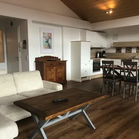 Dachjuchhe Zum - Grosszugige 3-zimmer-dachgeschoss-wohnung, Modern Und Sehr Zentral Apartment