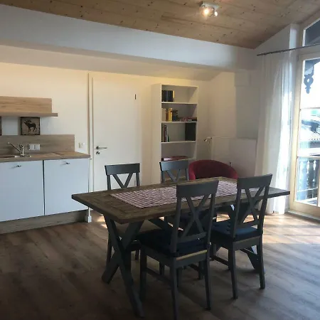 Dachjuchhe Zum - Grosszugige 3-zimmer-dachgeschoss-wohnung, Modern Und Sehr Zentral Apartment *
